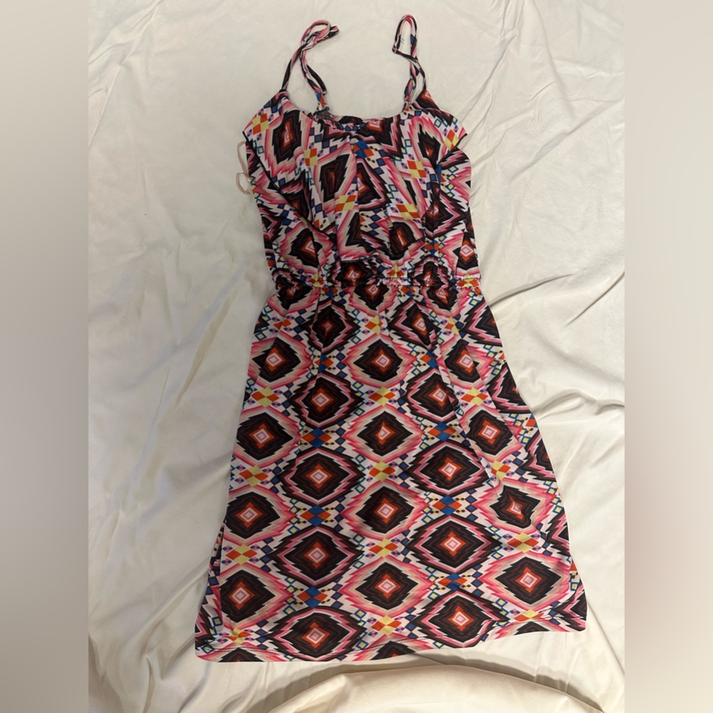 Geomettic pink dress - comfy and above knee